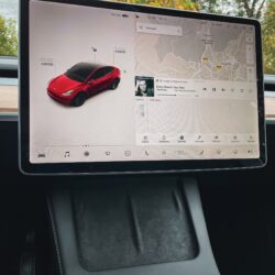 ¿Cómo se frena en un Tesla?